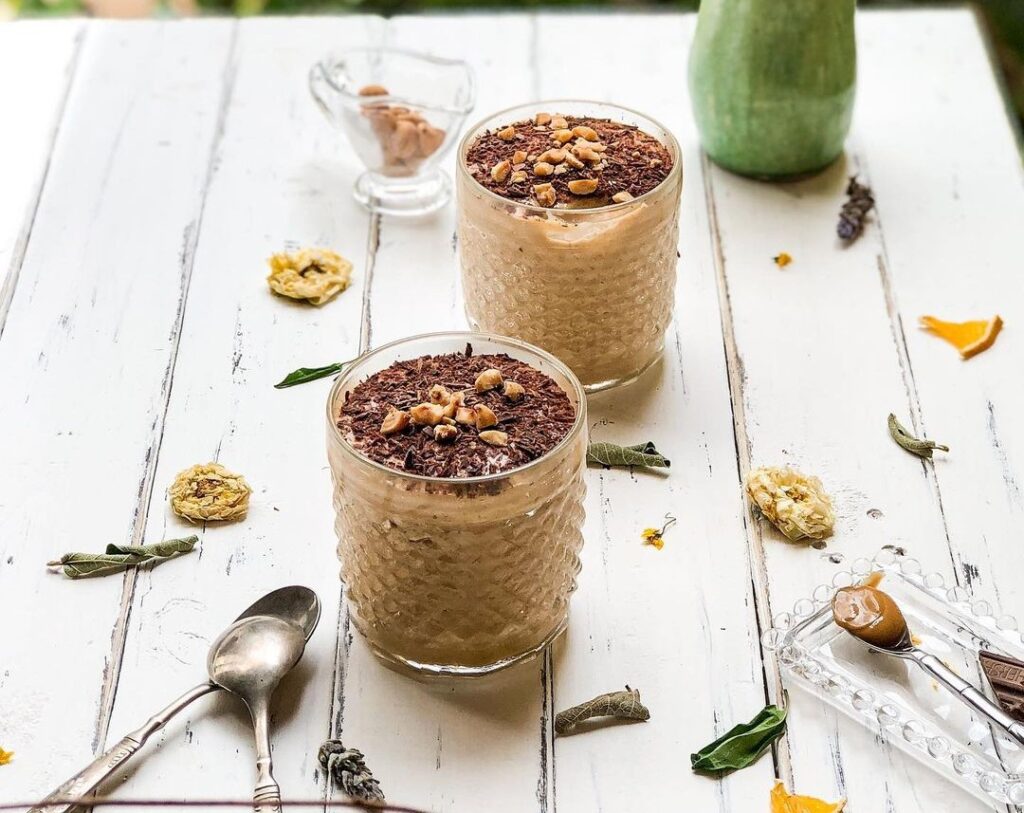 mousse de pasta de amendoim em uma tigela