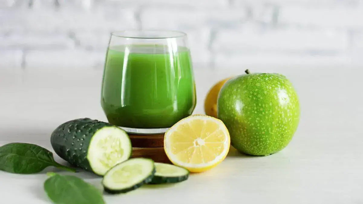 Suco detox diurético com pepino e maçã