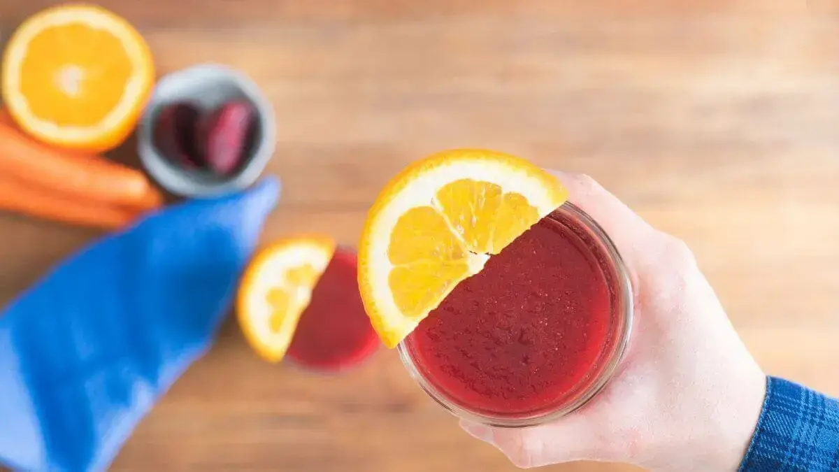 Suco detox beterraba e laranja